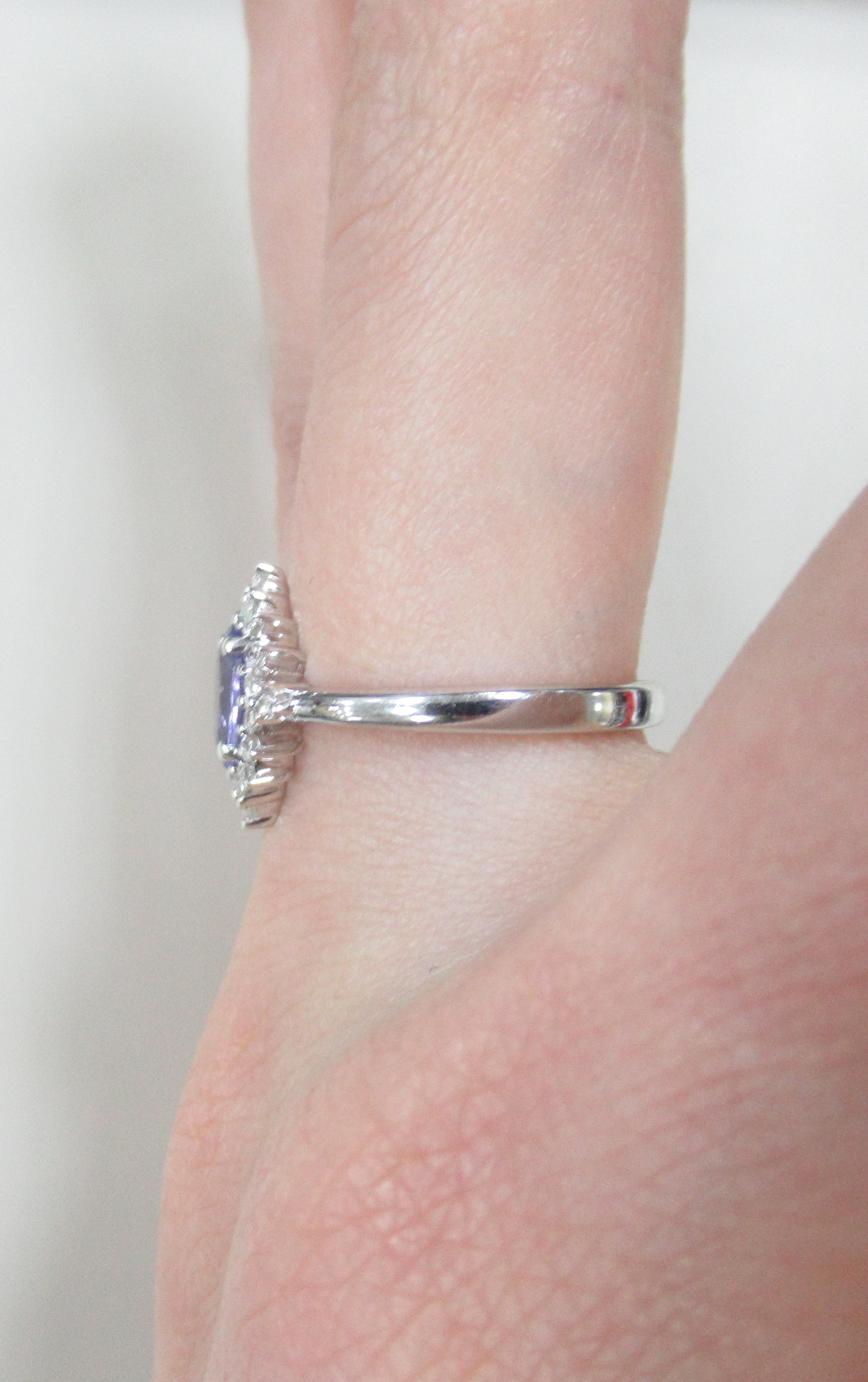 Серебряное кольцо с танзанитом